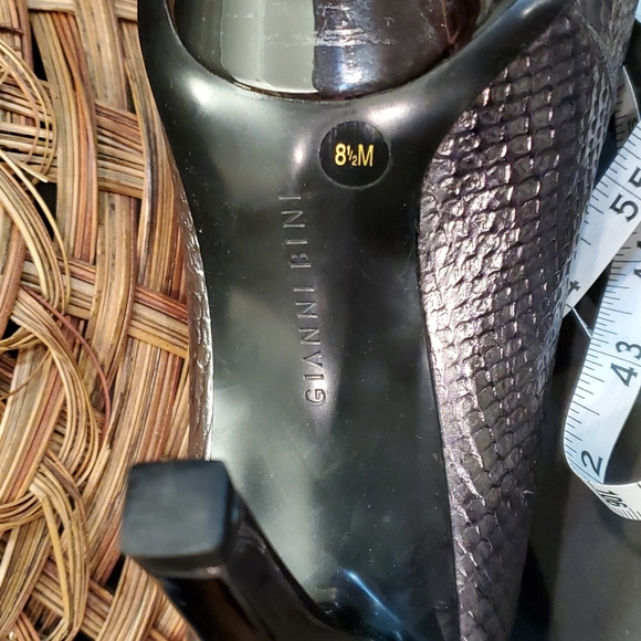 👠 Gianni Bini Silver Sequin Stiletto Heels 8.5M and 4.5 in heels - Picture 8 of 8